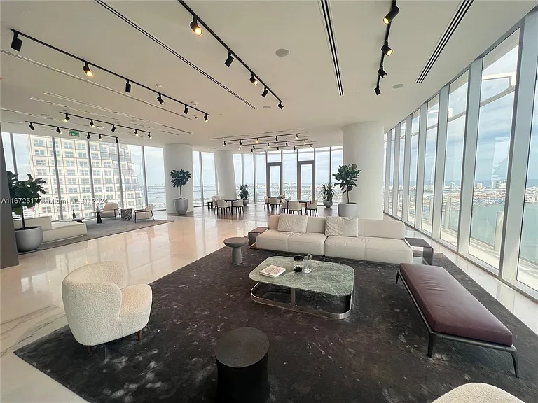 300 S Biscayne Blvd #806E — Photo 29