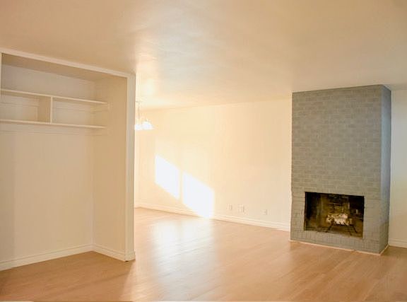 3rd image of 237 NE Azalea Dr