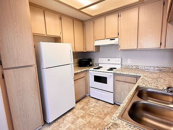 4th image of 1654 Diamond St APT 4