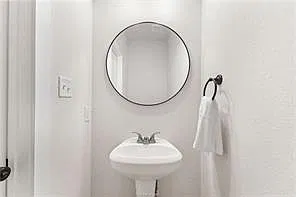 4 bed, 4.5 bath, 1951 sqft, $3,300 — Photo 4
