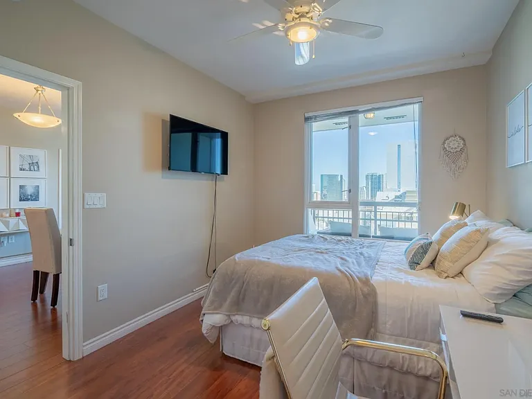 300 W Beech St #1601 — Photo 11