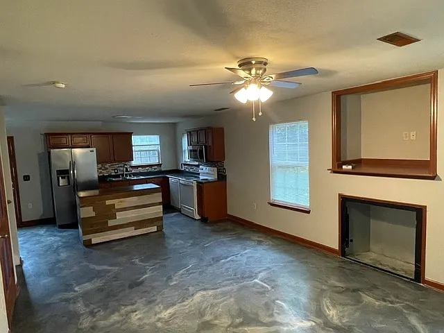 3 bed, 1312 sqft, $1,550 — Photo 3