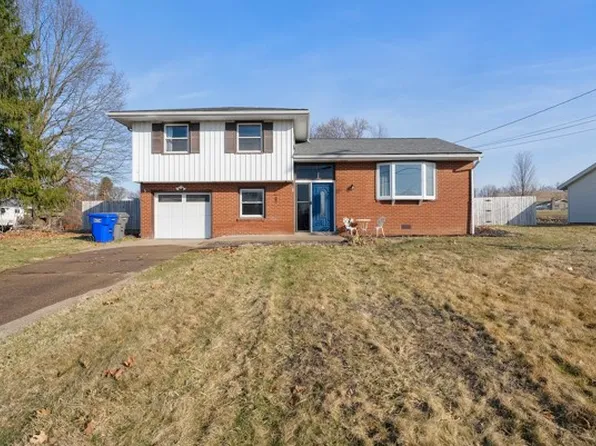 140 Sylvia Dr, Beaver Falls, PA 15010