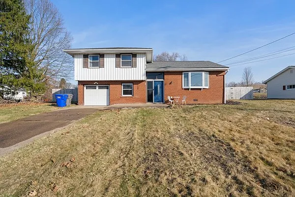 140 Sylvia Dr photo 1