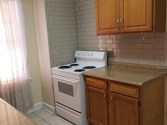 5th image of 15610 Van Aken Blvd APT 23