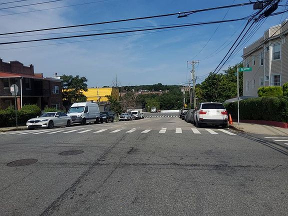 4th image of 621 E 237th St