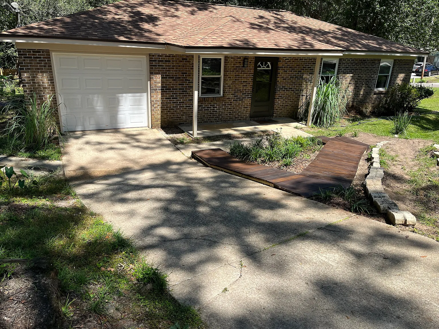 3 bed, 988 sqft, $1,800 — Photo 1