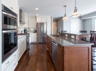 914 Tarrant Dr, Fontana, WI 53125