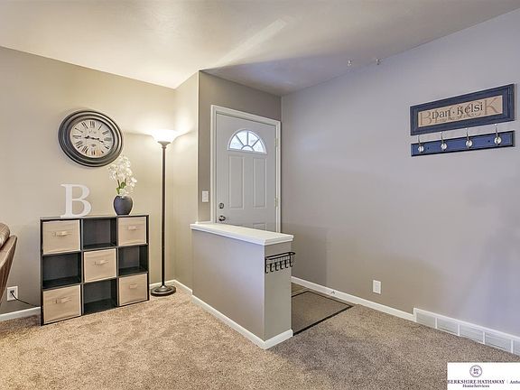 4th image of 8330 Parker Ct