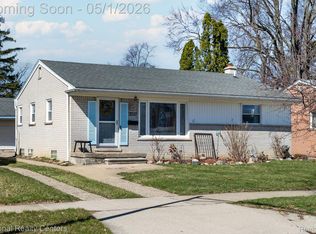 8341 Shari Dr, Westland, MI 48185