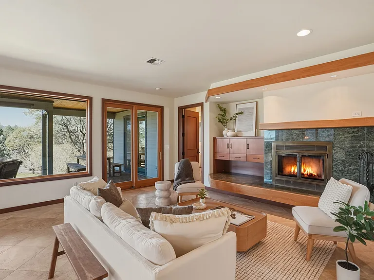 26 NW Shasta Pl — Photo 11