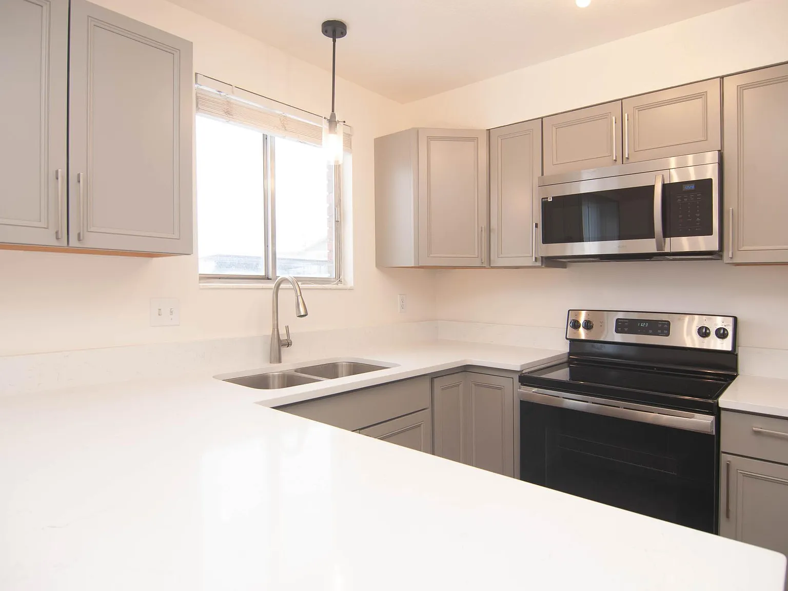2 bed, 1100 sqft, $1,595 — Photo 4