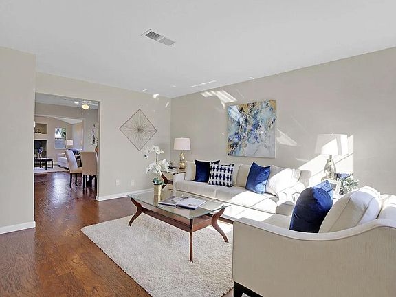 Living Room (near entrance)