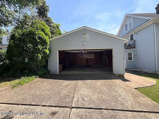 4th image of 349 Livermore Ave