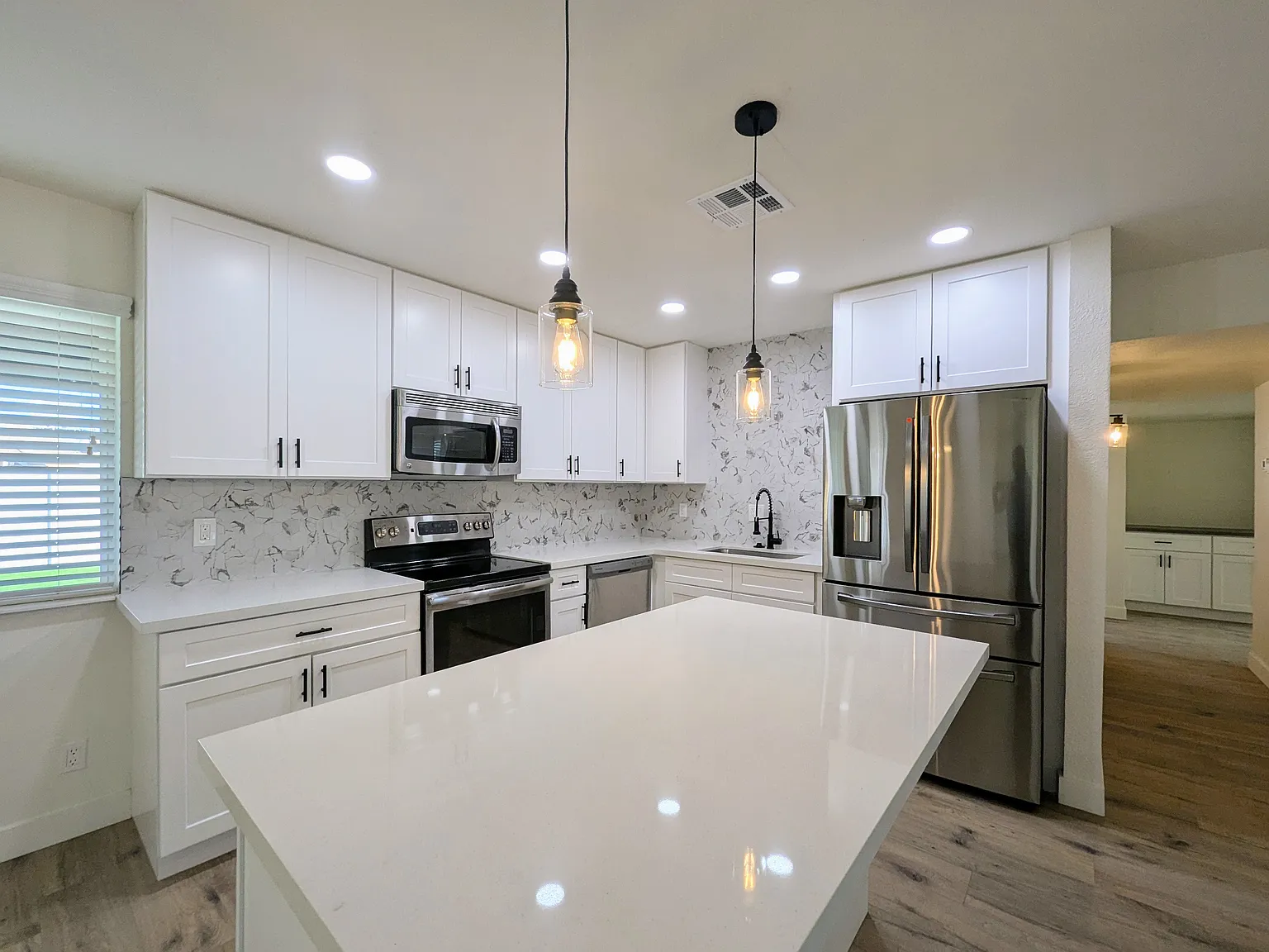 4 bed, 1686 sqft, $2,898 — Photo 4