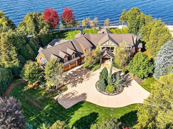 5707 Bay Shore Dr, Sturgeon Bay, WI 54235