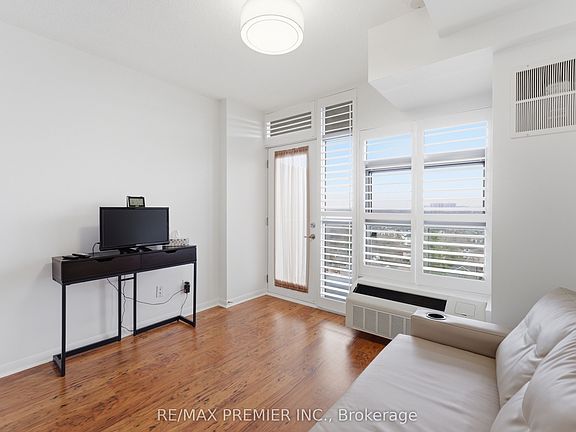 5th image of 2464 Weston Rd #815