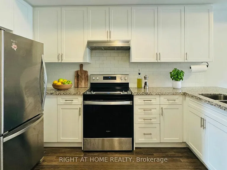1758 Lawrence Ave W #1 — Photo 3