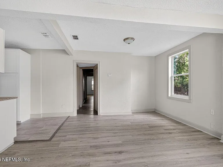 845 Ontario St — Photo 12