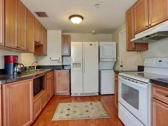 5th image of 2100 Saint Charles Ave APT 6D