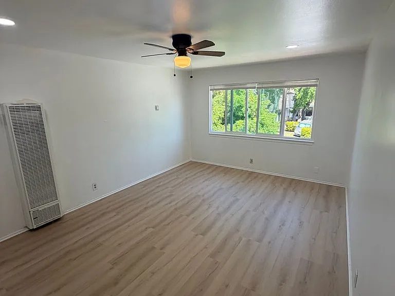 831 Opal Dr — Photo 2