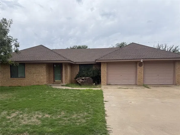2034 Buffalo Dr, Levelland, TX 79336
