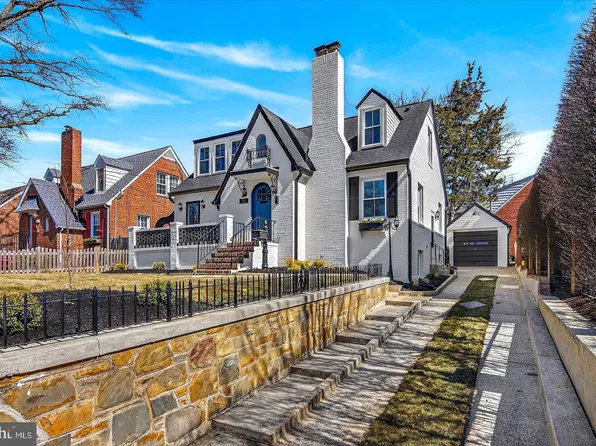 1607 N Glebe Rd, Arlington, VA 22207