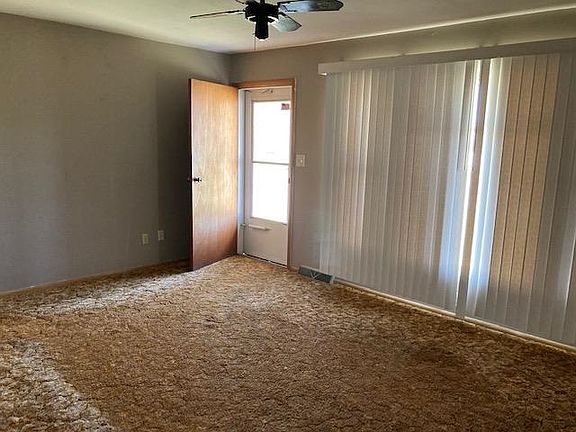 4th image of 620 E 6th St