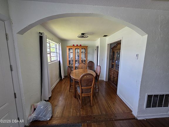 4th image of 563 Martha Dr