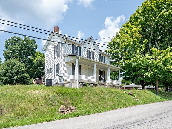 3rd image of 102 Amherst Ln