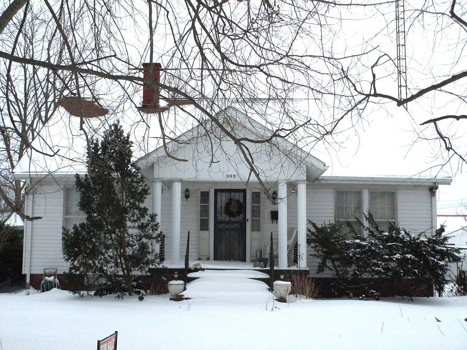 2nd image of 302 2nd St