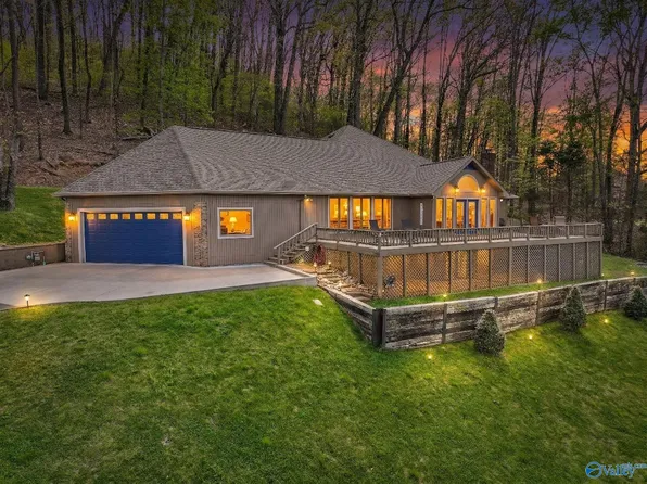 3018 Woodvue Rd, Guntersville, AL 35976