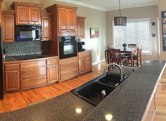 Kitchen & Breakfast Nook