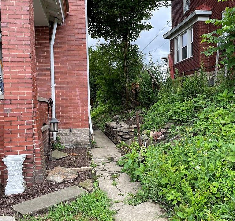 2nd image of 220 Washington Ave