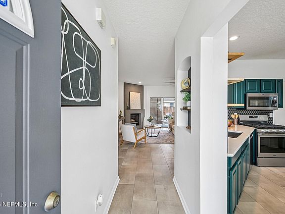 3rd image of 11176 LORD TAYLOR Drive