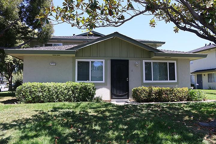 1st image of 34732 Skylark Dr APT 1
