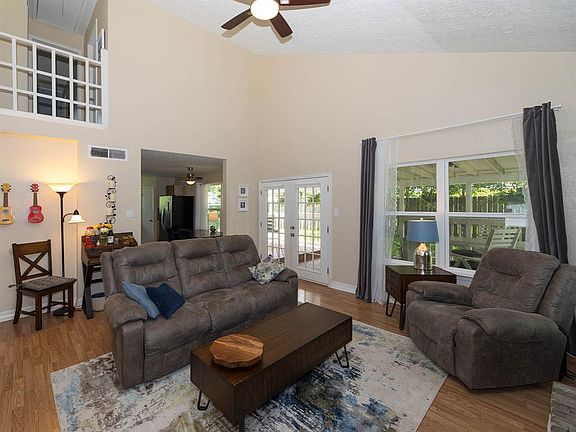 2nd image of 1127 E Belgravia Dr