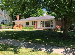 827 Meadow Rd, Northbrook, IL 60062