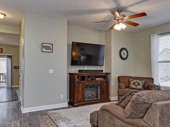 3rd image of 2302 Quartz Dr
