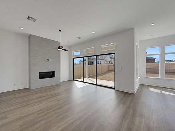 5th image of 401 Olinda Way
