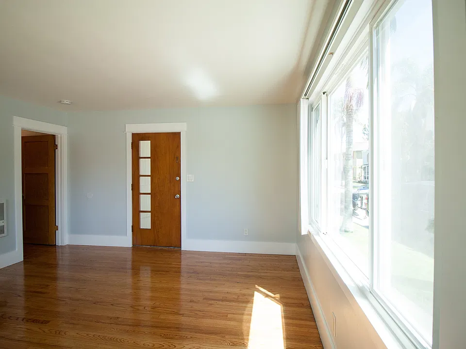 255 Glendora Ave
