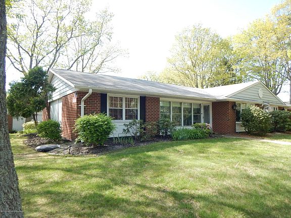 3rd image of 952A Dumbarton Dr #100A