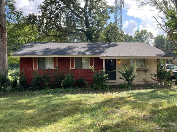 5221 Queen Anne Rd, Charlotte, NC 28217