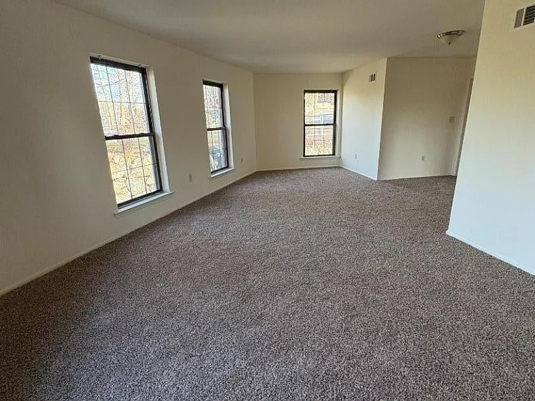 181 Long Hill Rd #8 — Photo 2
