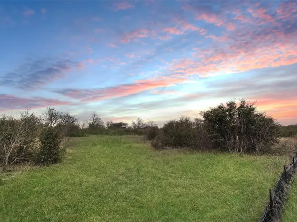 8400 Shore View Dr, Fort Worth, TX 76108