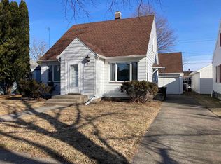2004 17th Ave, Menominee, MI 49858