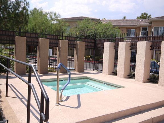 4th image of 704 Peachy Canyon Cir Unit 202
