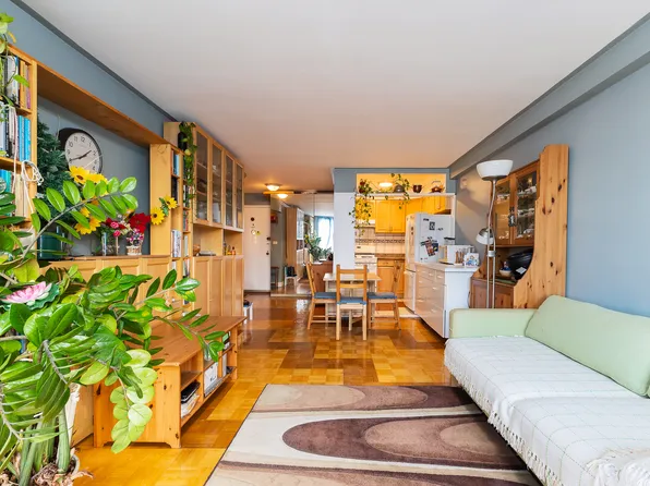 495 East 7th Street image 4 of 14