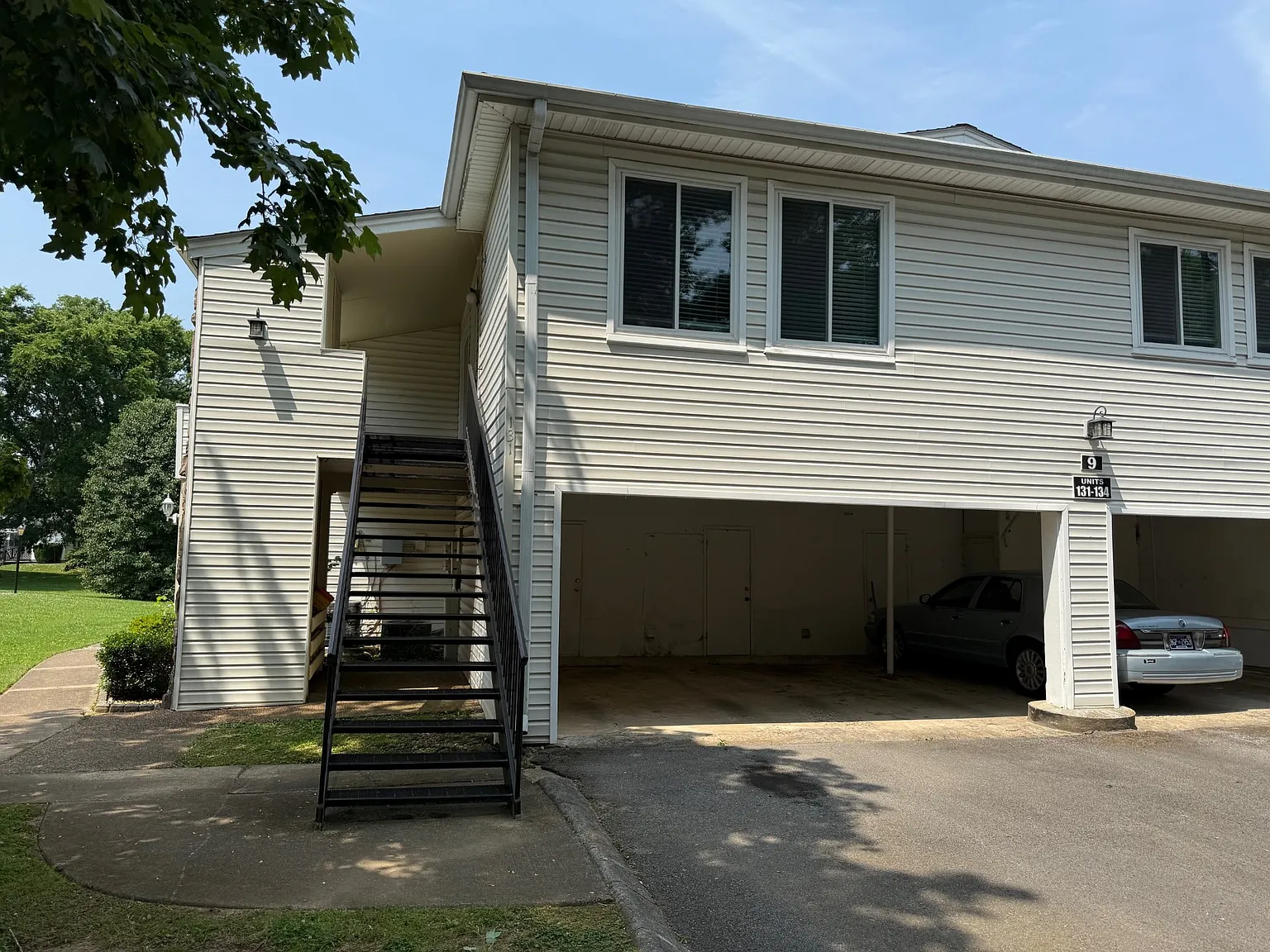 2 bed, 917 sqft, $1,700 — Photo 1