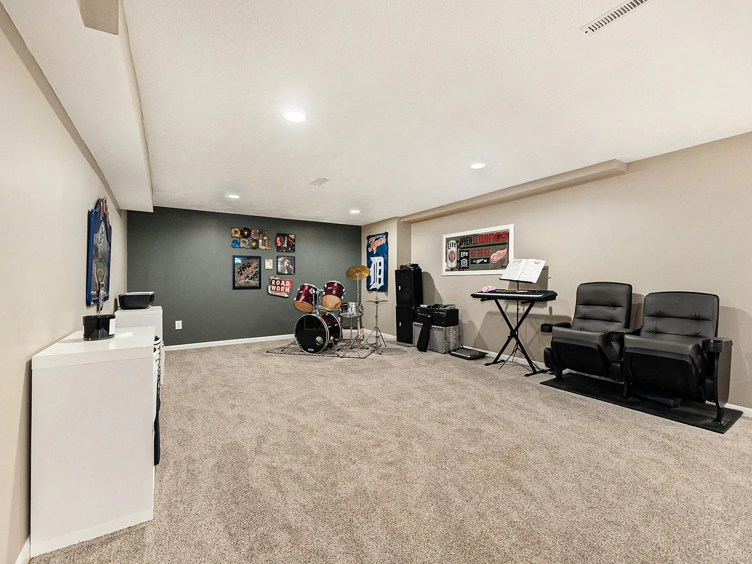3 bed, 1172 sqft, $2,400 — Photo 3